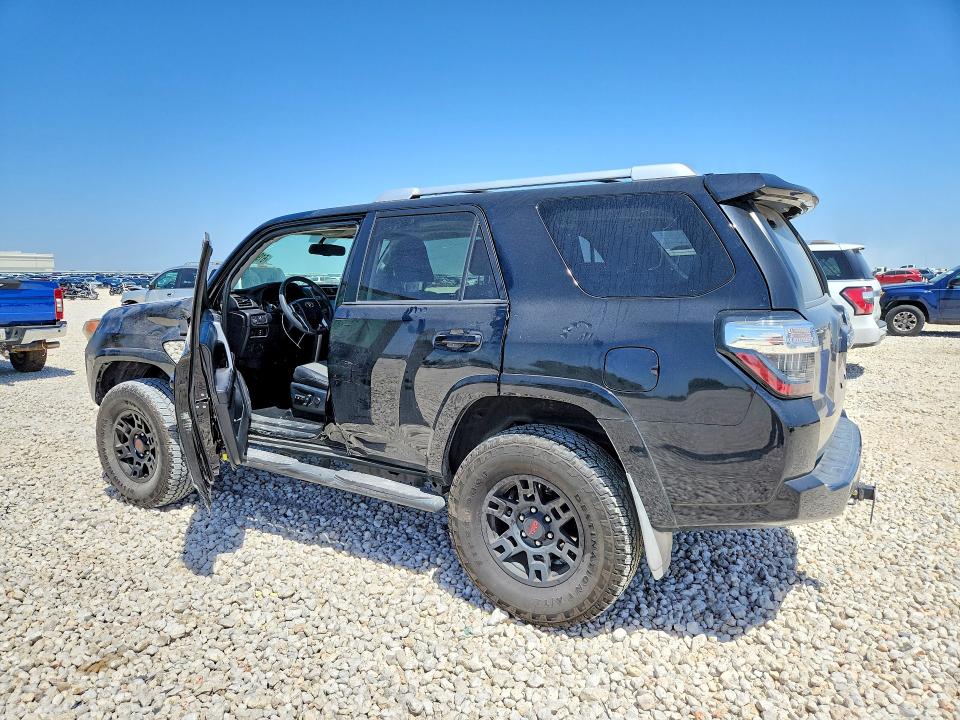 Photo 2 from auction – 2018 TOYOTA 4RUNNER with VIN JTEZU5JR6J5168960