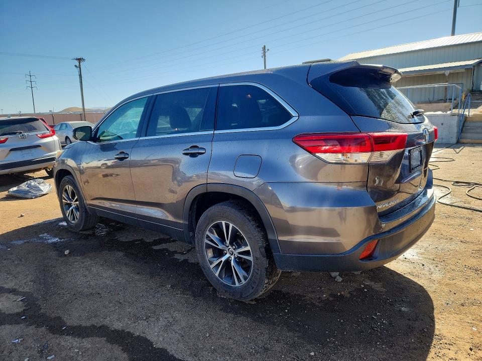 Photo 2 from auction – 2017 TOYOTA HIGHLANDER with VIN 5TDZARFH5HS028181
