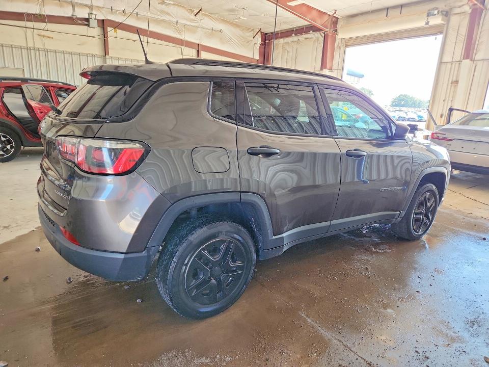 Photo 3 from auction – 2018 JEEP COMPASS with VIN 3C4NJDAB6JT115684