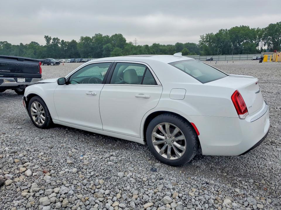 Photo 2 from auction – 2018 CHRYSLER 300 with VIN 2C3CCARGXJH191891