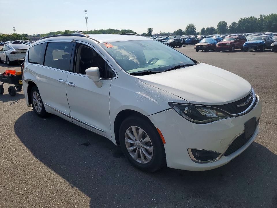 Photo 4 from auction – 2017 CHRYSLER PACIFICA with VIN 2C4RC1BG9HR621771