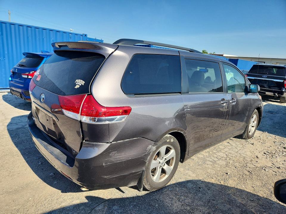 Photo 3 from auction – 2013 TOYOTA SIENNA with VIN 5TDKK3DC2DS292682