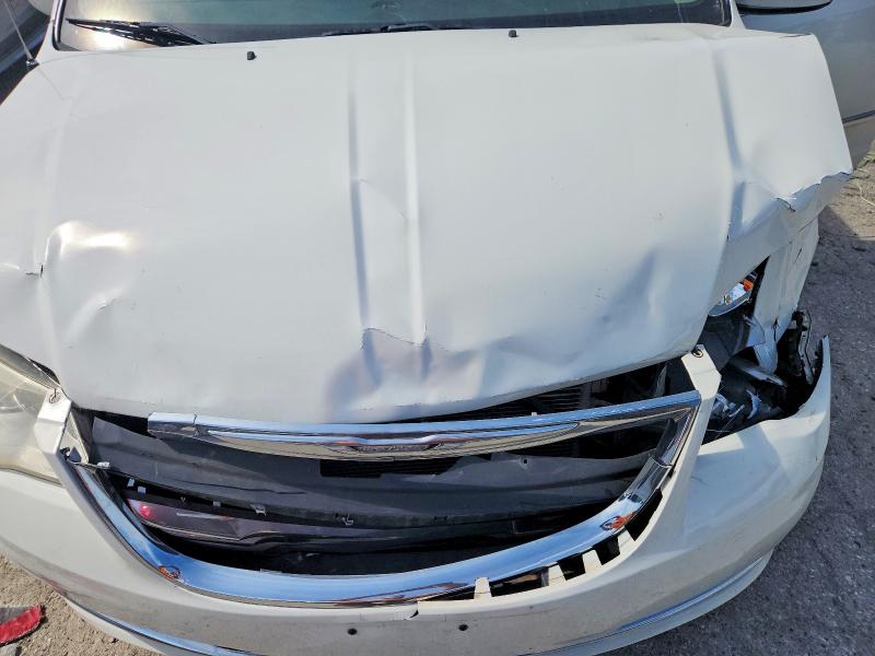 Photo 12 from auction – 2011 CHRYSLER TOWN & COUNTRY with VIN 2A4RR5DG2BR611376