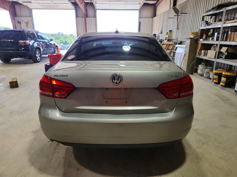Photo 6 from auction – 2012 VOLKSWAGEN PASSAT with VIN 1VWBN7A39CC034823
