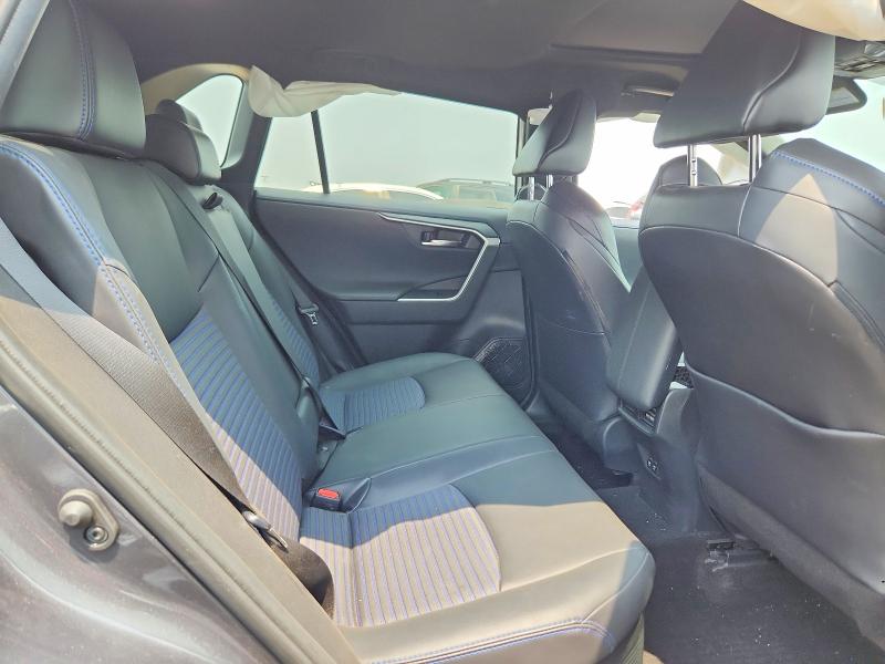 Photo 11 from auction – 2020 TOYOTA RAV4 with VIN 2T3EWRFV0LW070562