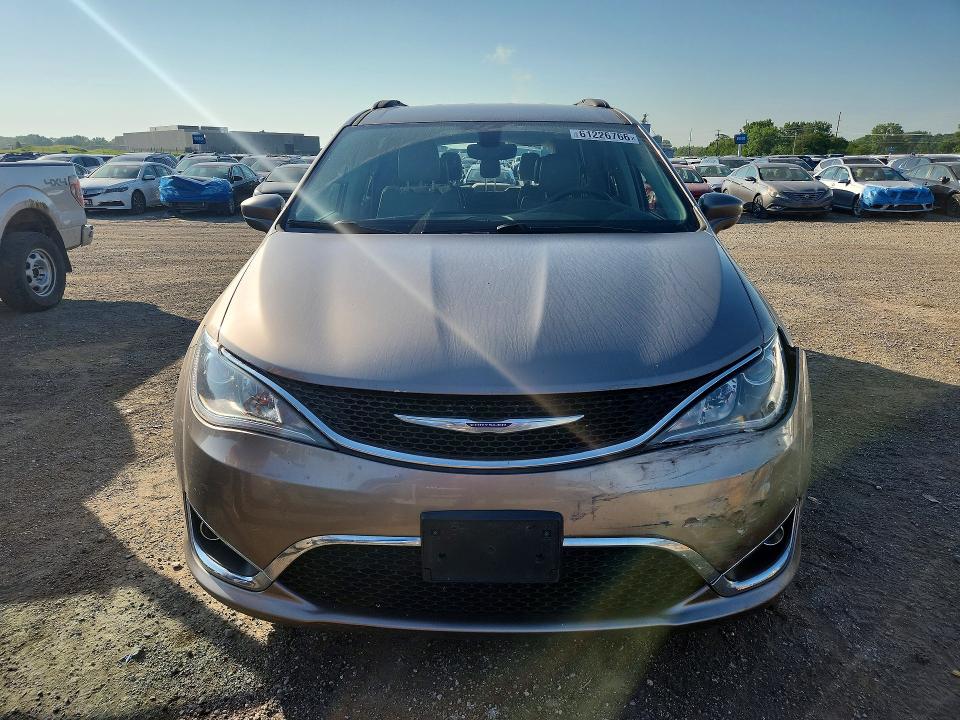 Photo 5 from auction – 2017 CHRYSLER PACIFICA with VIN 2C4RC1BG8HR839717