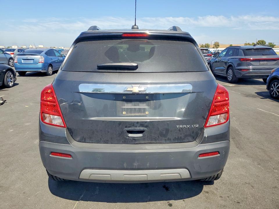Photo 6 from auction – 2016 CHEVROLET TRAX with VIN 3GNCJMSB2GL278936