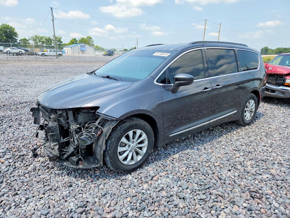 CHRYSLER PACIFICA 2017 with VIN 2C4RC1BG6HR771840 - Photo from auction
