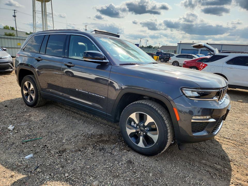 Photo 4 from auction – 2024 JEEP GRAND CHEROKEE with VIN 1C4RJYB69R8518241