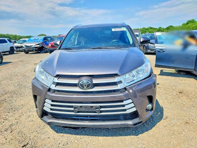 Photo 5 from auction – 2019 TOYOTA HIGHLANDER with VIN 5TDJZRFH6KS570421
