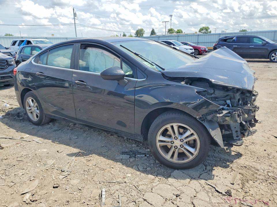 Photo 4 from auction – 2018 CHEVROLET CRUZE with VIN 1G1BE5SM2J7129477