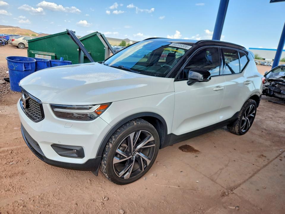 2021 VOLVO XC40