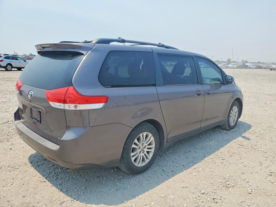 Photo 3 from auction – 2013 TOYOTA SIENNA with VIN 5TDYK3DC7DS369797