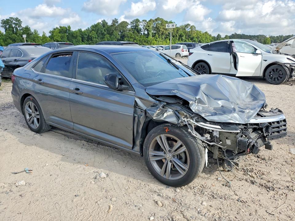 Photo 4 from auction – 2020 VOLKSWAGEN JETTA with VIN 3VWCB7BU8LM035643