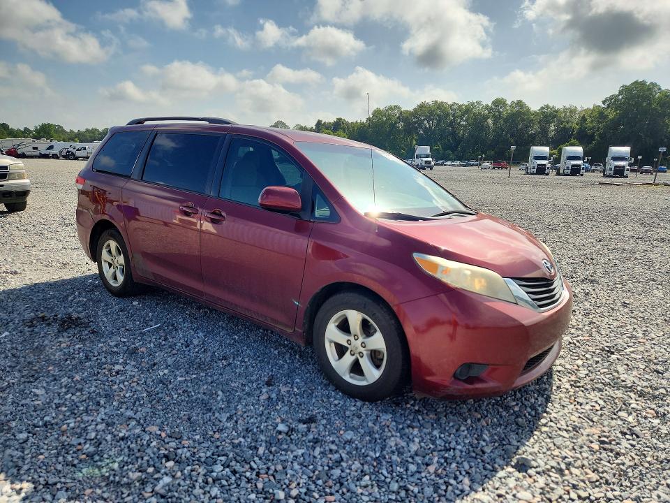Photo 4 from auction – 2014 TOYOTA SIENNA with VIN 5TDKK3DC8ES443364