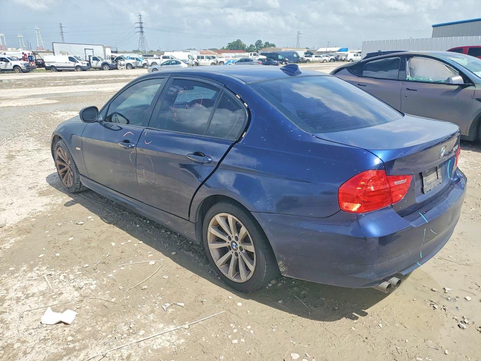 Photo 2 from auction – 2011 BMW 328 with VIN WBAPH7G52BNN06546