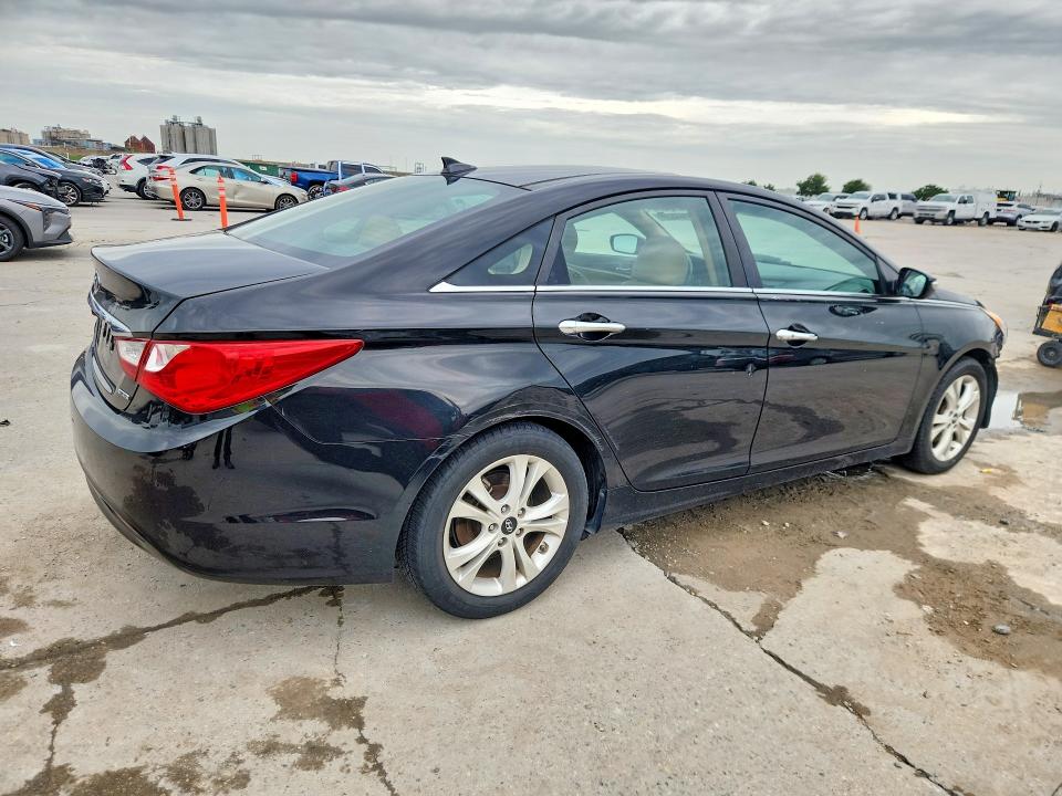Photo 3 from auction – 2012 HYUNDAI SONATA with VIN 5NPEC4AC5CH450814