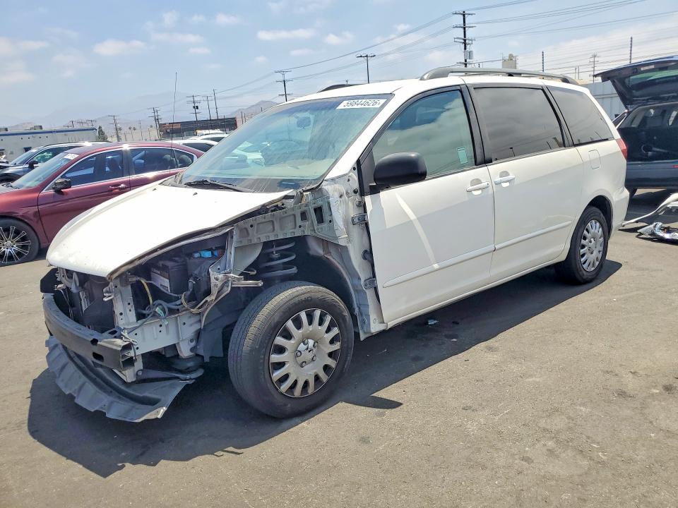 TOYOTA SIENNA 2005 with VIN 5TDZA23C75S355693 - Photo from auction