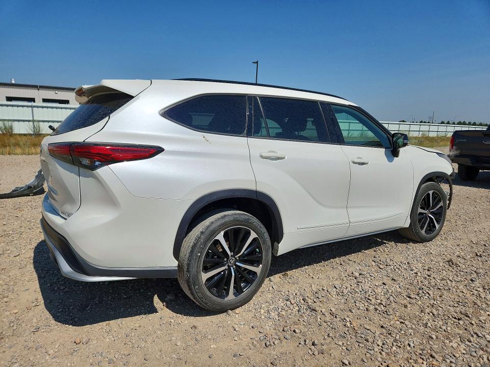 Photo 3 from auction – 2021 TOYOTA HIGHLANDER with VIN 5TDJZRBH4MS130853