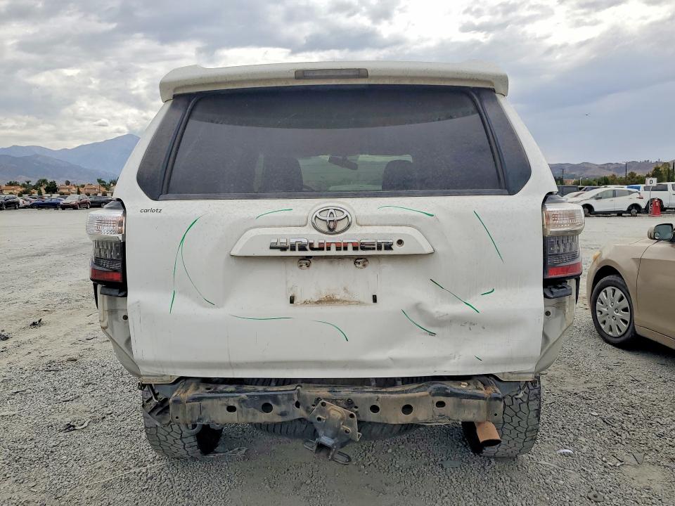 Photo 6 from auction – 2019 TOYOTA 4RUNNER with VIN JTEBU5JR7K5714037