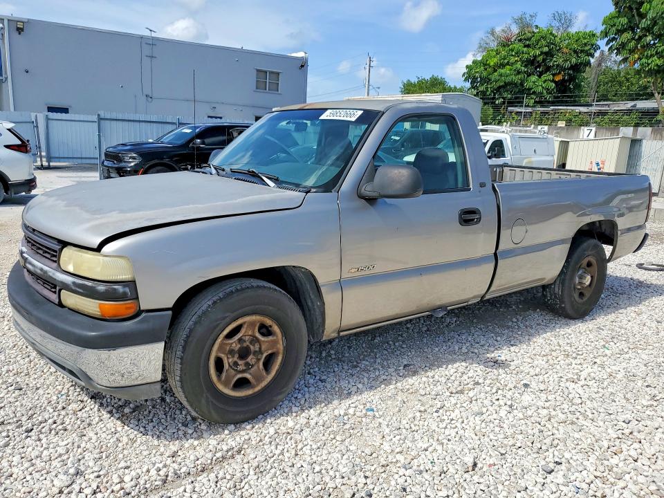 CHEVROLET SILVERADO 2000 with VIN 1GCEC14W1YE156063 - Photo from auction