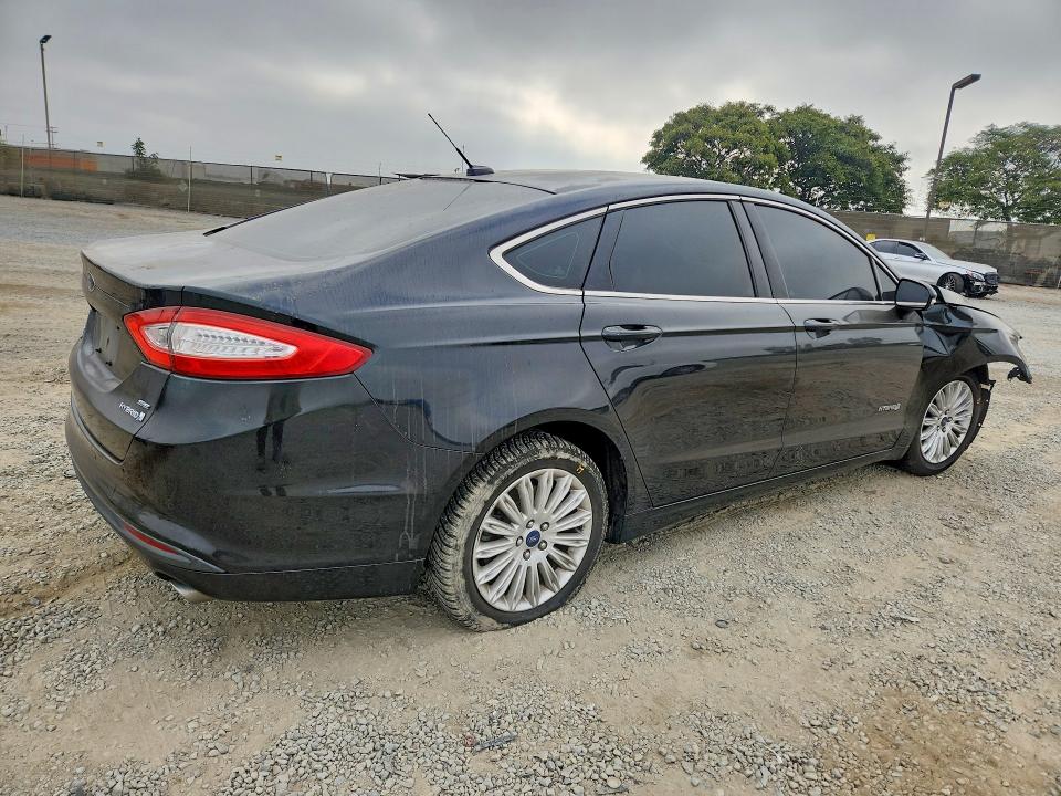 Photo 3 from auction – 2013 FORD FUSION with VIN 3FA6P0LU0DR362605