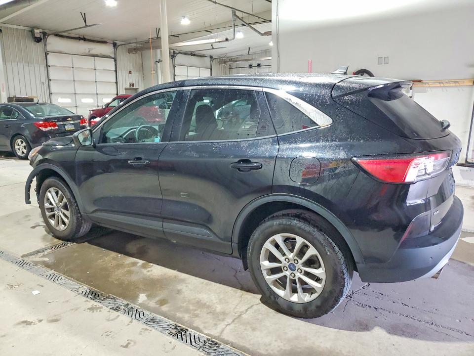 Photo 2 from auction – 2022 FORD ESCAPE with VIN 1FMCU9G63NUA64867