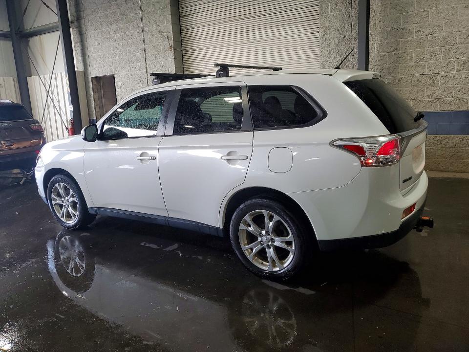 Photo 2 from auction – 2014 MITSUBISHI OUTLANDER with VIN JA4AZ3A38EZ013600