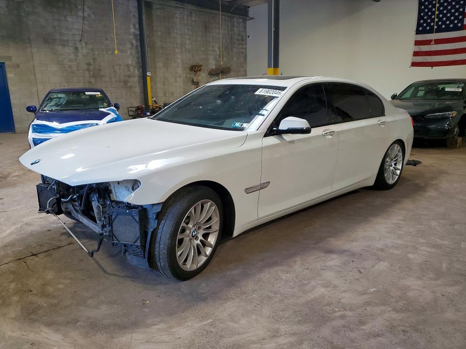 BMW 750 2014 с VIN WBAYE8C56ED780500 - Фото с аукциона