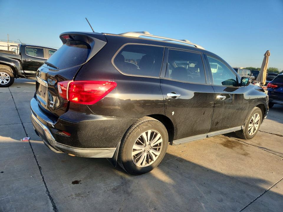 Photo 3 from auction – 2017 NISSAN PATHFINDER with VIN 5N1DR2MM0HC687762