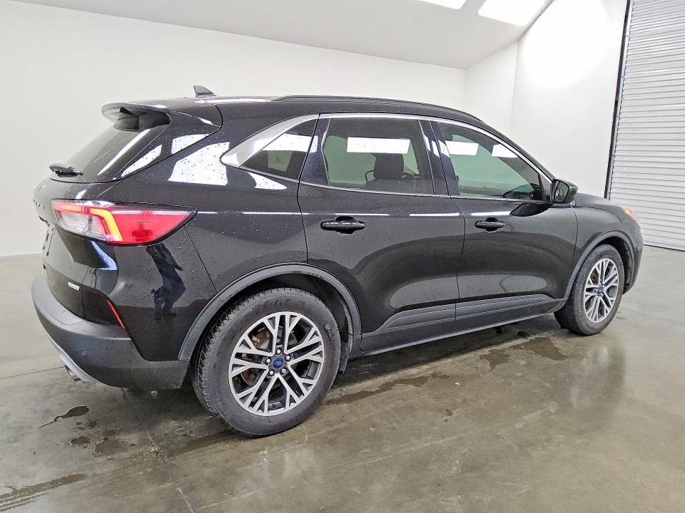 Photo 3 from auction – 2020 FORD ESCAPE with VIN 1FMCU0H66LUB23787