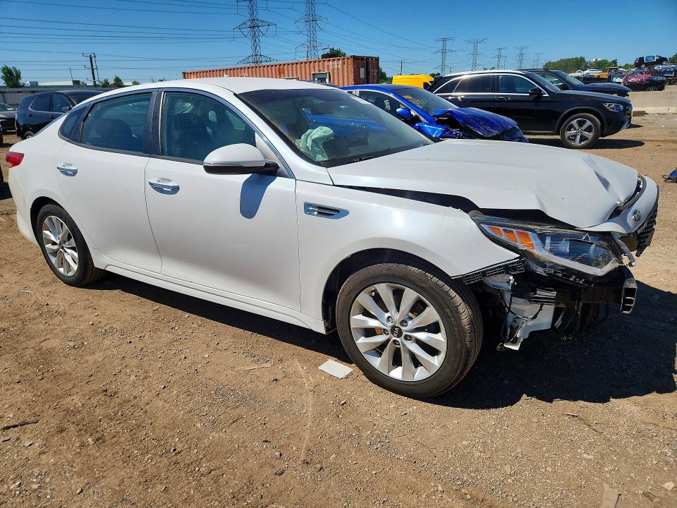 Photo 4 from auction – 2017 KIA OPTIMA with VIN 5XXGT4L39HG130551