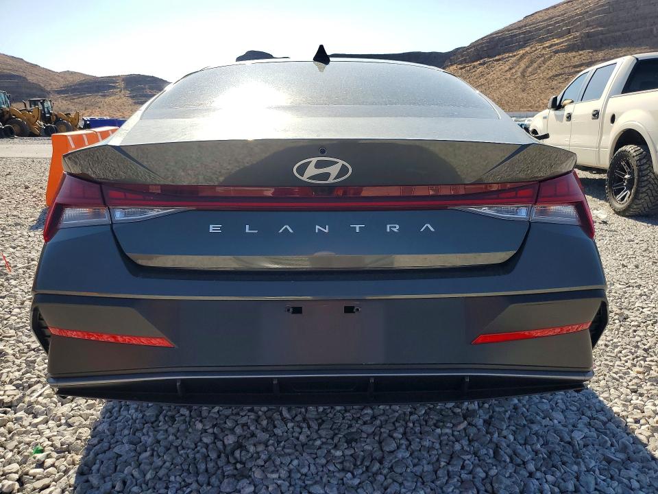 Снимка 6 от търг – 2024 HYUNDAI ELANTRA с VIN KMHLS4DG6RU710852
