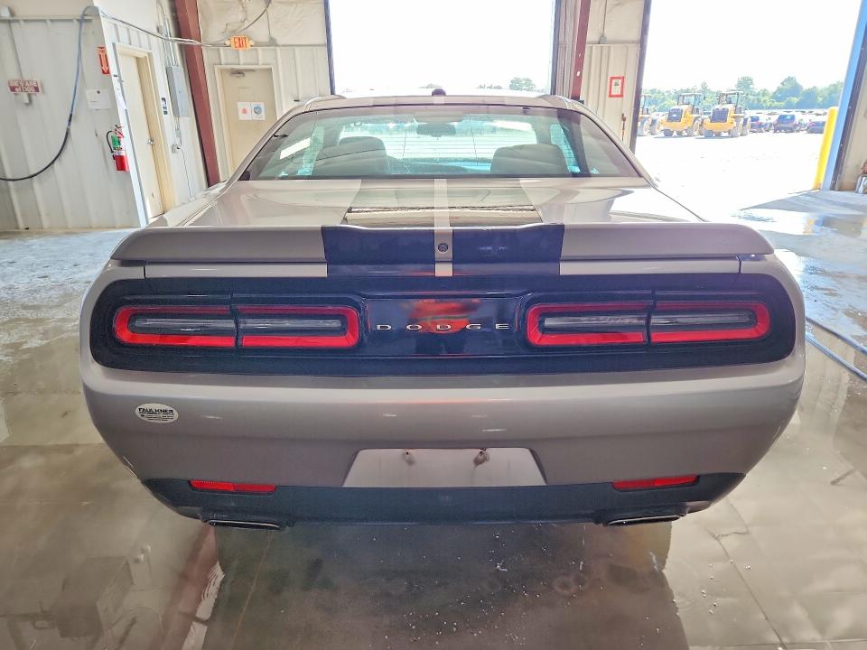 Photo 6 from auction – 2018 DODGE CHALLENGER with VIN 2C3CDZAG7JH121790