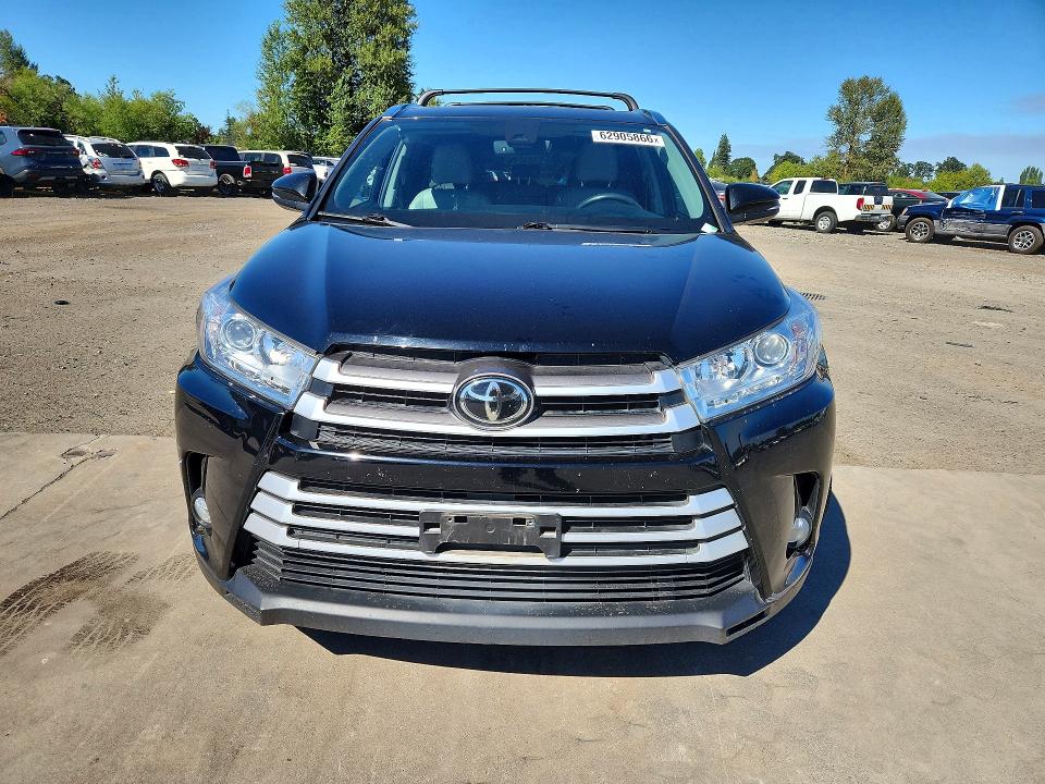Photo 5 from auction – 2019 TOYOTA HIGHLANDER with VIN 5TDJZRFH4KS940166