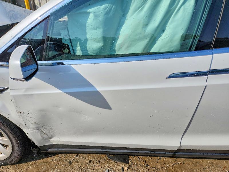 Photo 7 from auction – 2020 TESLA MODEL X with VIN 5YJXCAE24LF231494