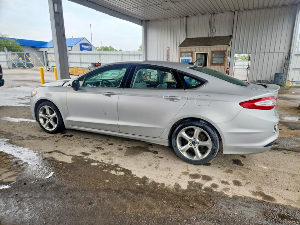Zdjęcie 2 z aukcji – 2016 FORD FUSION z VIN 3FA6P0G72GR380001