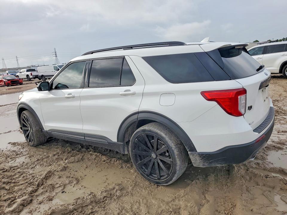 Photo 2 from auction – 2022 FORD EXPLORER with VIN 1FMSK7DH1NGB09573