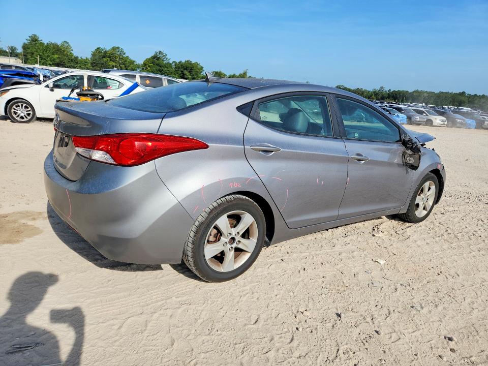 Photo 3 from auction – 2012 HYUNDAI ELANTRA with VIN KMHDH4AE3CU284583