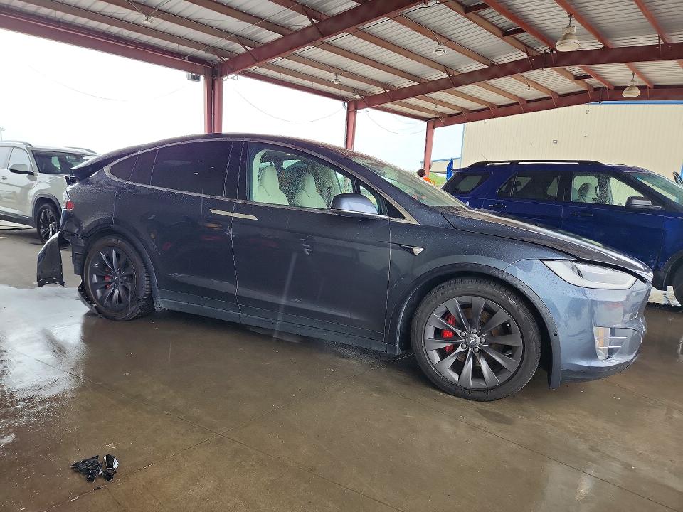 Photo 4 from auction – 2018 TESLA MODEL X with VIN 5YJXCDE44JF081127