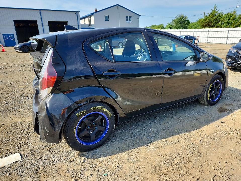 Photo 3 from auction – 2016 TOYOTA PRIUS C with VIN JTDKDTB36G1123540