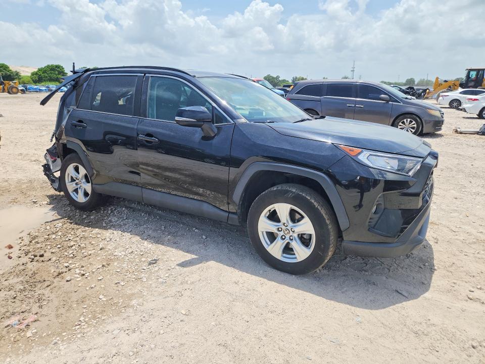 Photo 4 from auction – 2021 TOYOTA RAV4 with VIN 2T3W1RFV3MC123633