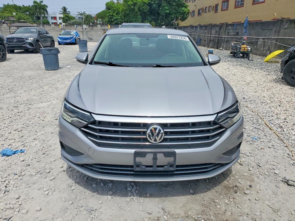 Photo 5 from auction – 2019 VOLKSWAGEN JETTA with VIN 3VWCB7BU6KM179447
