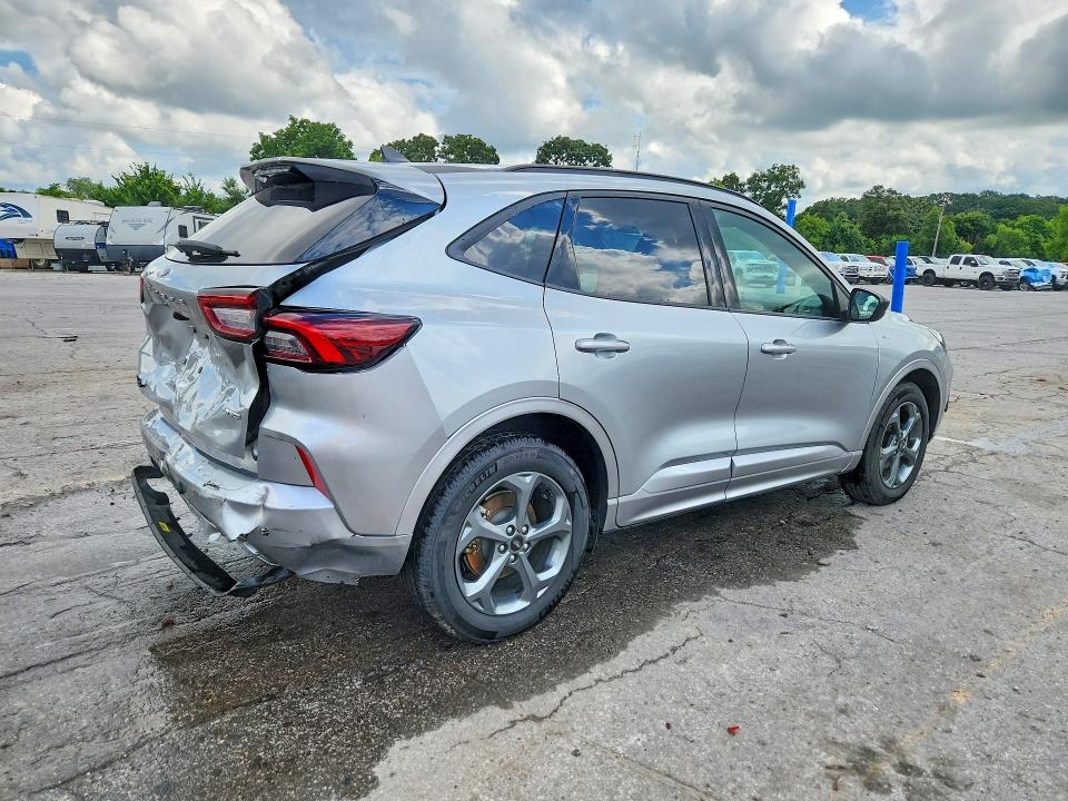 Photo 3 from auction – 2023 FORD ESCAPE with VIN 1FMCU9MN3PUB26461