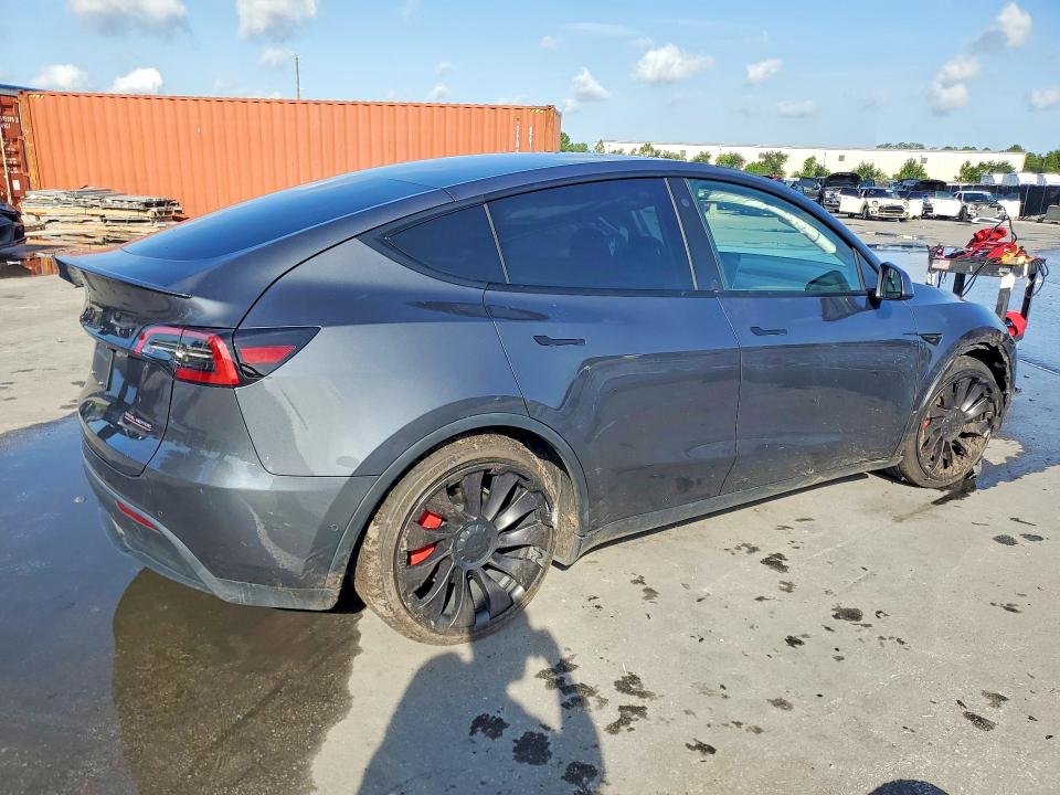 Photo 3 from auction – 2021 TESLA MODEL Y with VIN 5YJYGDEF1MF194757