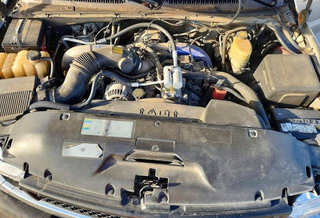 Photo 11 from auction – 2002 CHEVROLET SILVERADO with VIN 1GCHC23102F216103