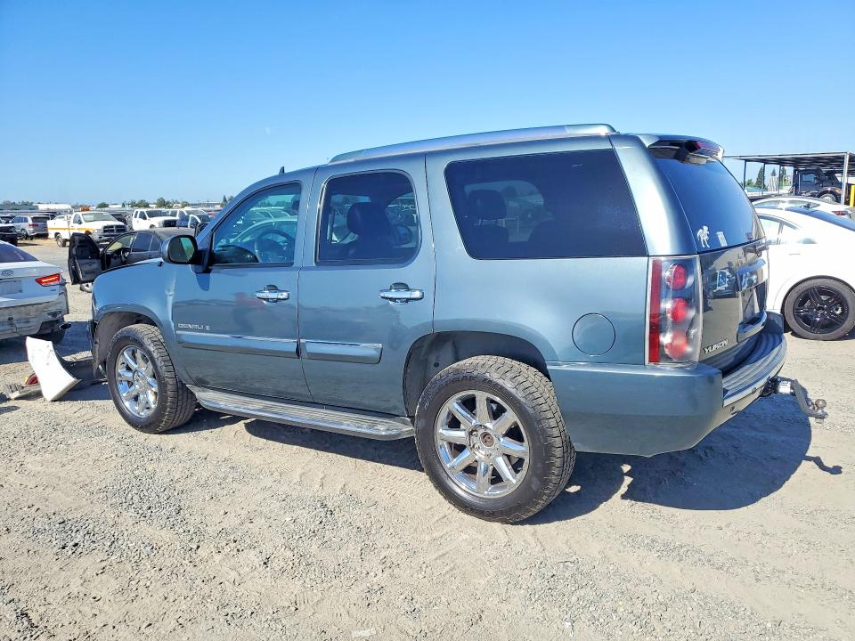 Photo 2 from auction – 2007 GMC YUKON with VIN 1GKFK63837J228592