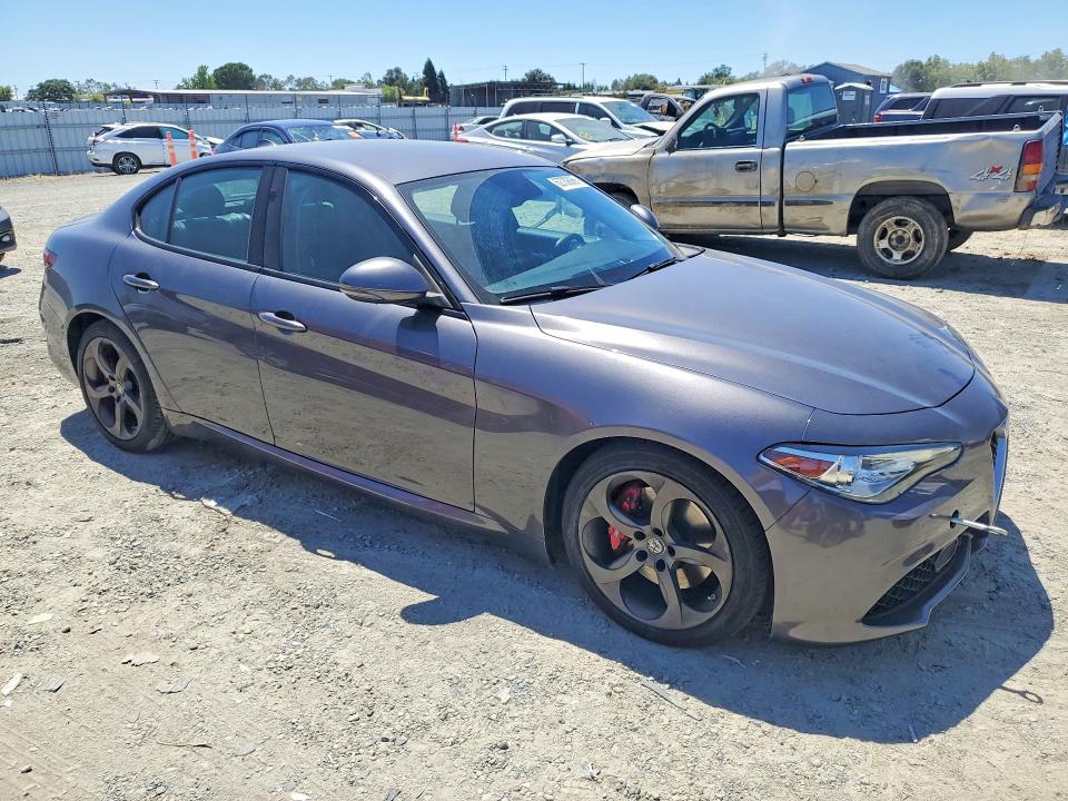 Photo 4 from auction – 2018 ALFA ROMEO GIULIA with VIN ZARFAEBN7J7565003
