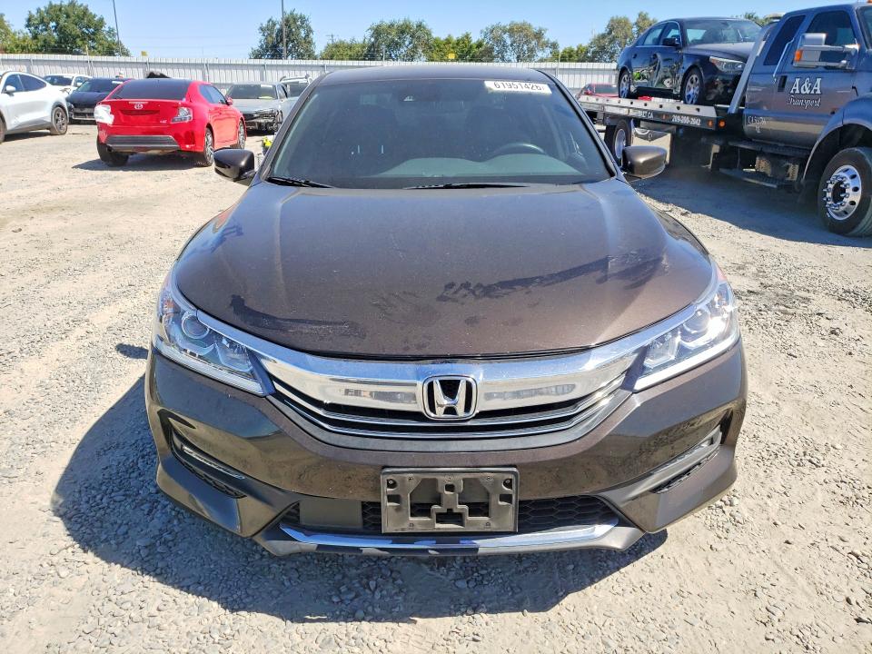 Photo 5 from auction – 2017 HONDA ACCORD with VIN 1HGCR2F67HA072282