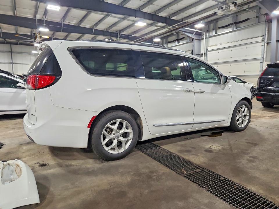 Photo 3 from auction – 2020 CHRYSLER PACIFICA with VIN 2C4RC1GG9LR114578